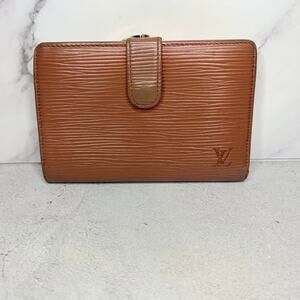 Louis Vuitton Brown Epi Leather Kisslock Wallet w/ Embossed LV Logo